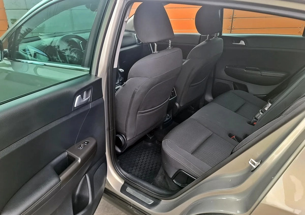 Kia Sportage cena 65999 przebieg: 137000, rok produkcji 2016 z Tuchów małe 326
